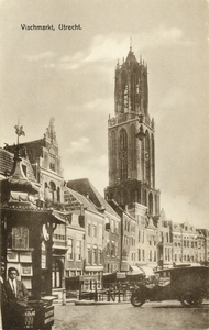 1564 Gezicht op de Vismarkt te Utrecht met op de achtergrond de Domtoren, vanaf de Stadhuisbrug.